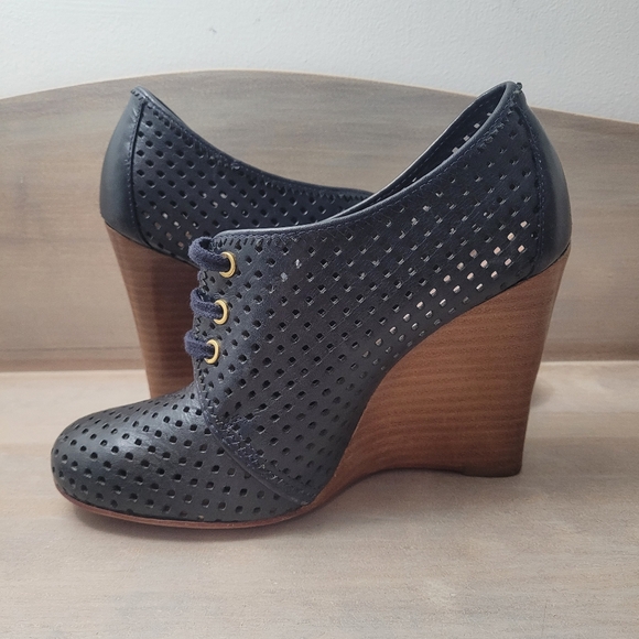 Tory Burch Women's Victor Perforated Leather Wedge Shoes 6.5 Navy Blue Brown - Picture 10 of 14
